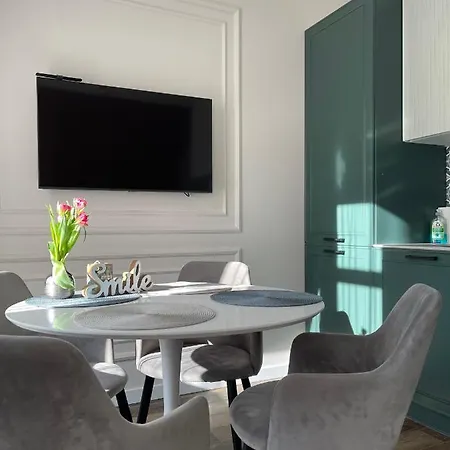 Von Cruss In Apartment