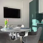 Von Cruss In Apartment