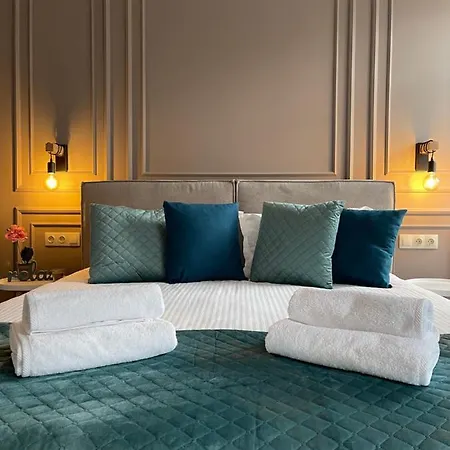 Von Cruss In Apartman *