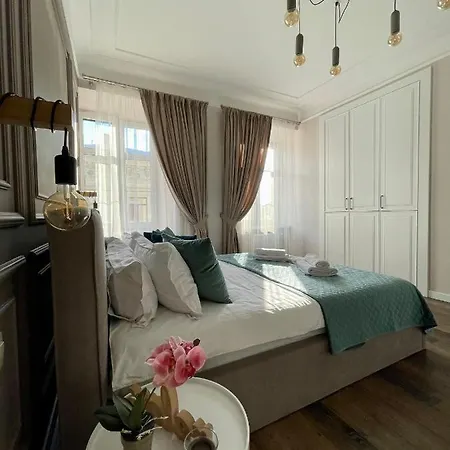 Von Cruss In Apartment *